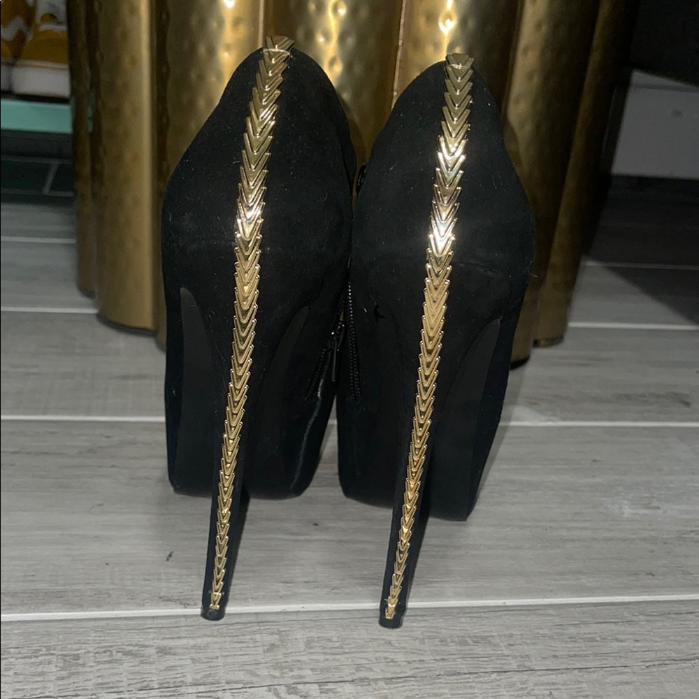 Steve Madden Black & Gold Heels